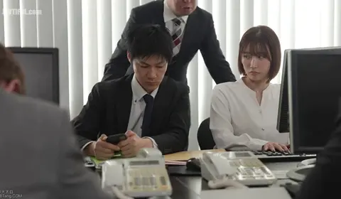 From One Night Stand to Girlfriend: A Secret Office Romance