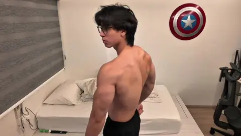 Hot SG Chinese Guy Flexing Muscle in Fitness Pose