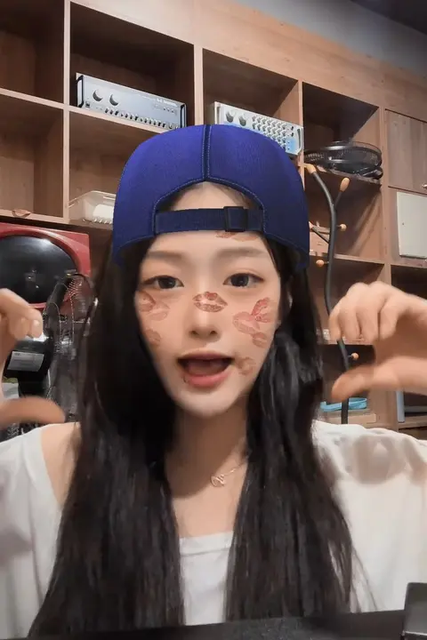 Korean Girl Smoking & Oral Play 30 Sec