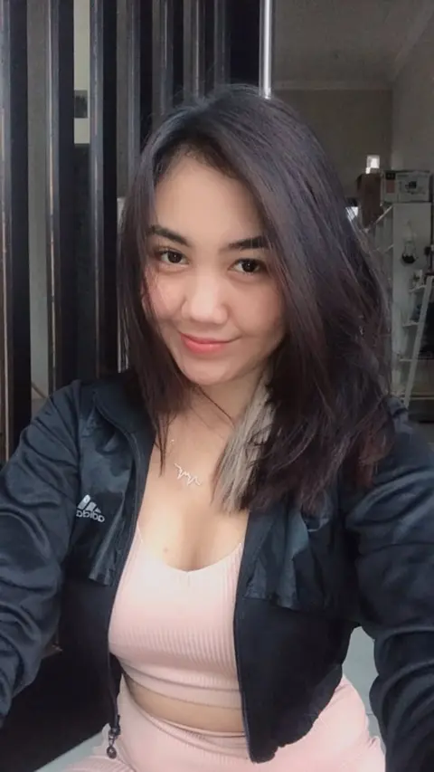 Asian Girl Gets Fucked Hard in Outdoor Scene