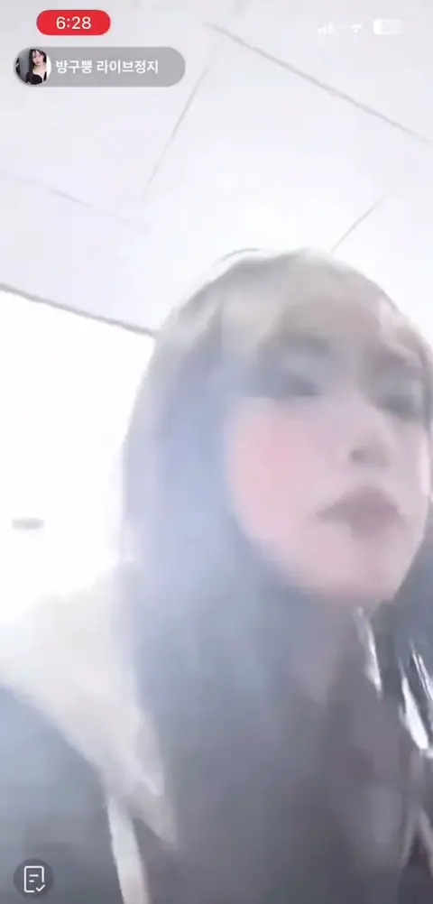 Korean Spitting Girls in Public - 3D Amateur Scene