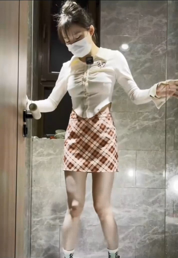 Chinese Girl Dances in Elegant Style