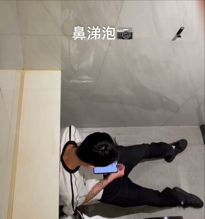 Chinese Man Secretly Jerking Off in Toilet